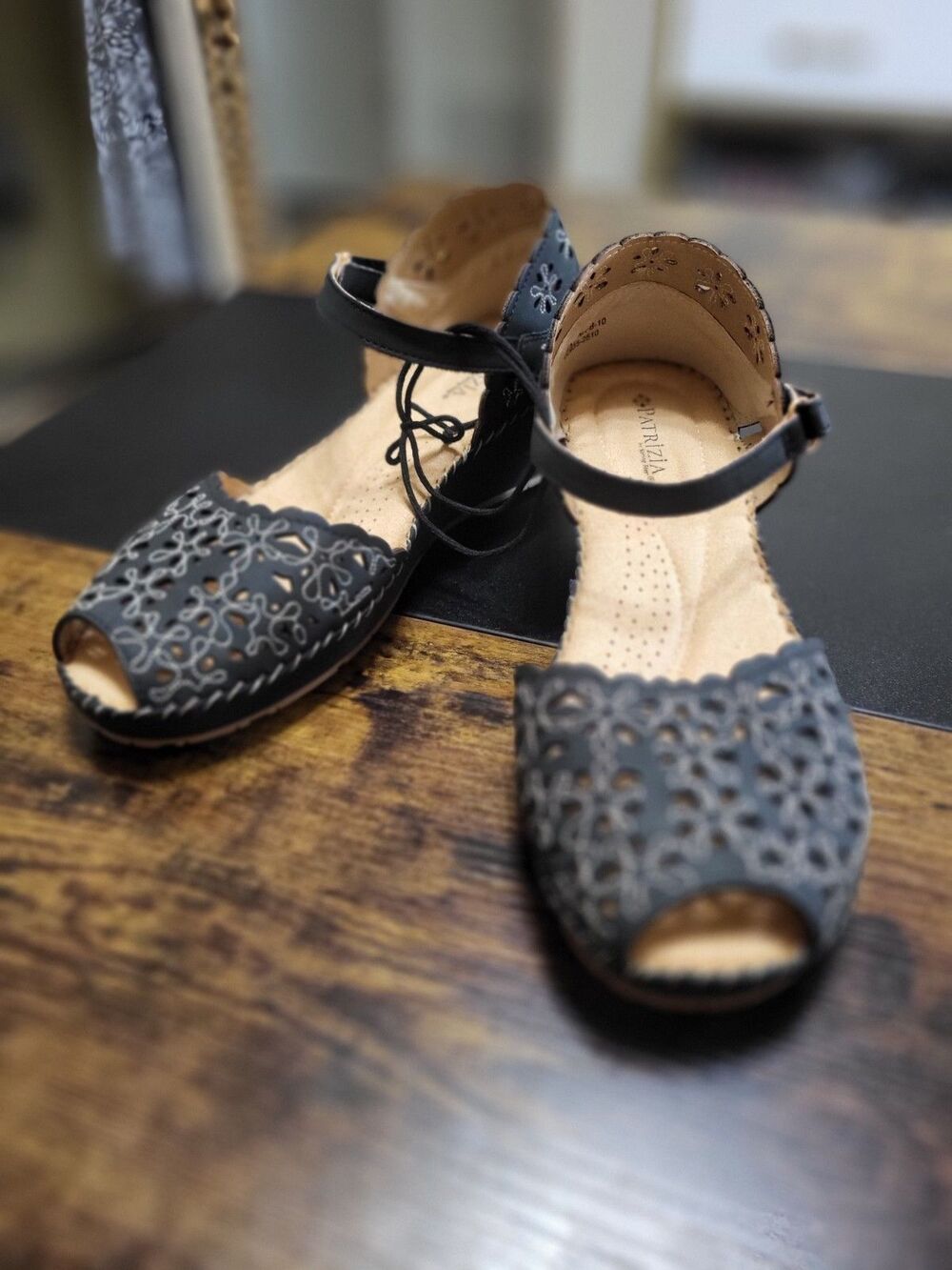 Patrizia Gennina  Comfort Sandals Size 10 Laser Cut Peep Toe Mary Jane Black